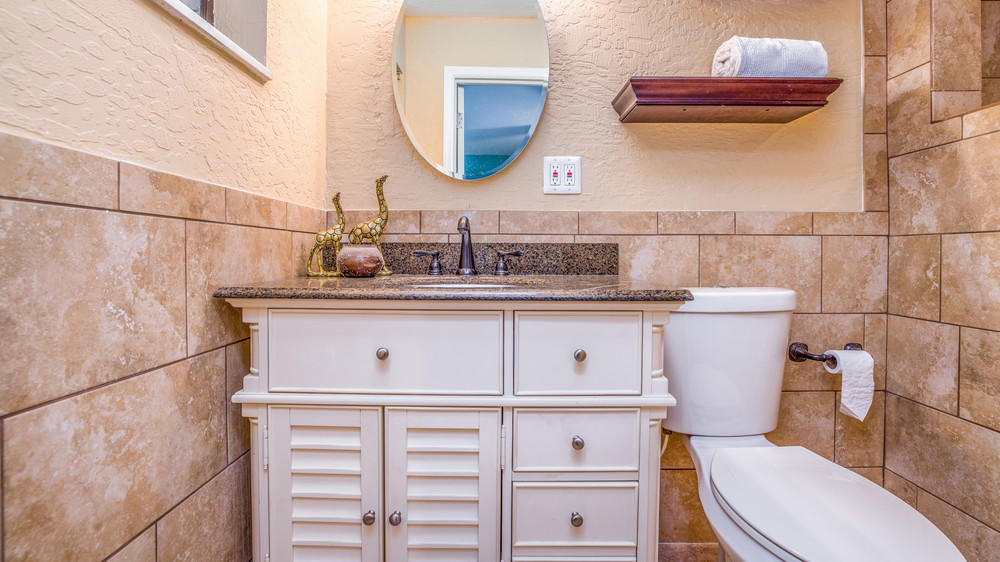 4211 Mustang Road Melbourne, FL 32934 - Photo 43 of 61 040_guest_bathroom_ii_view_i