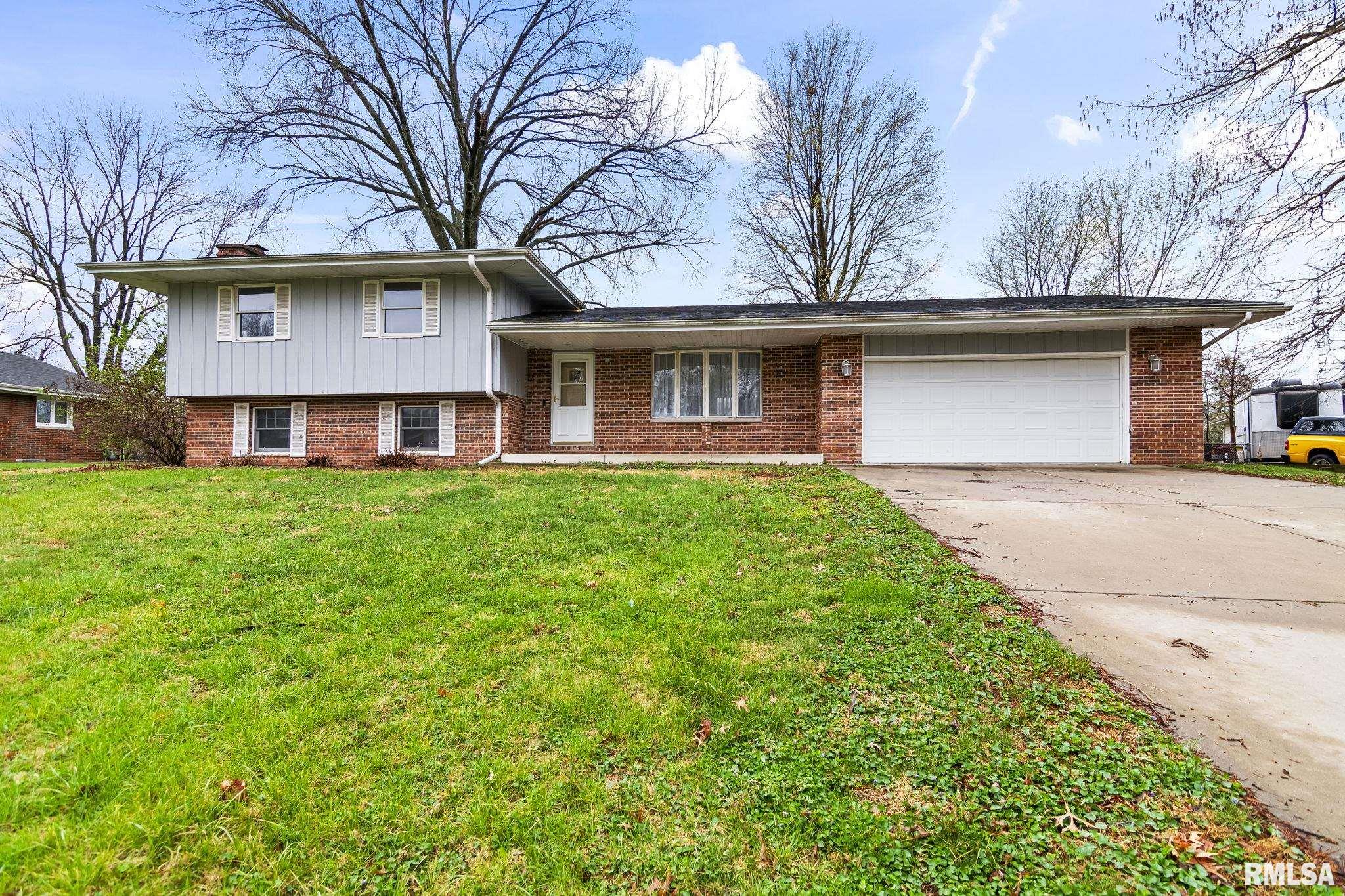 8 Arabian Trail Springfield, IL 62702 - Photo 3 of 37