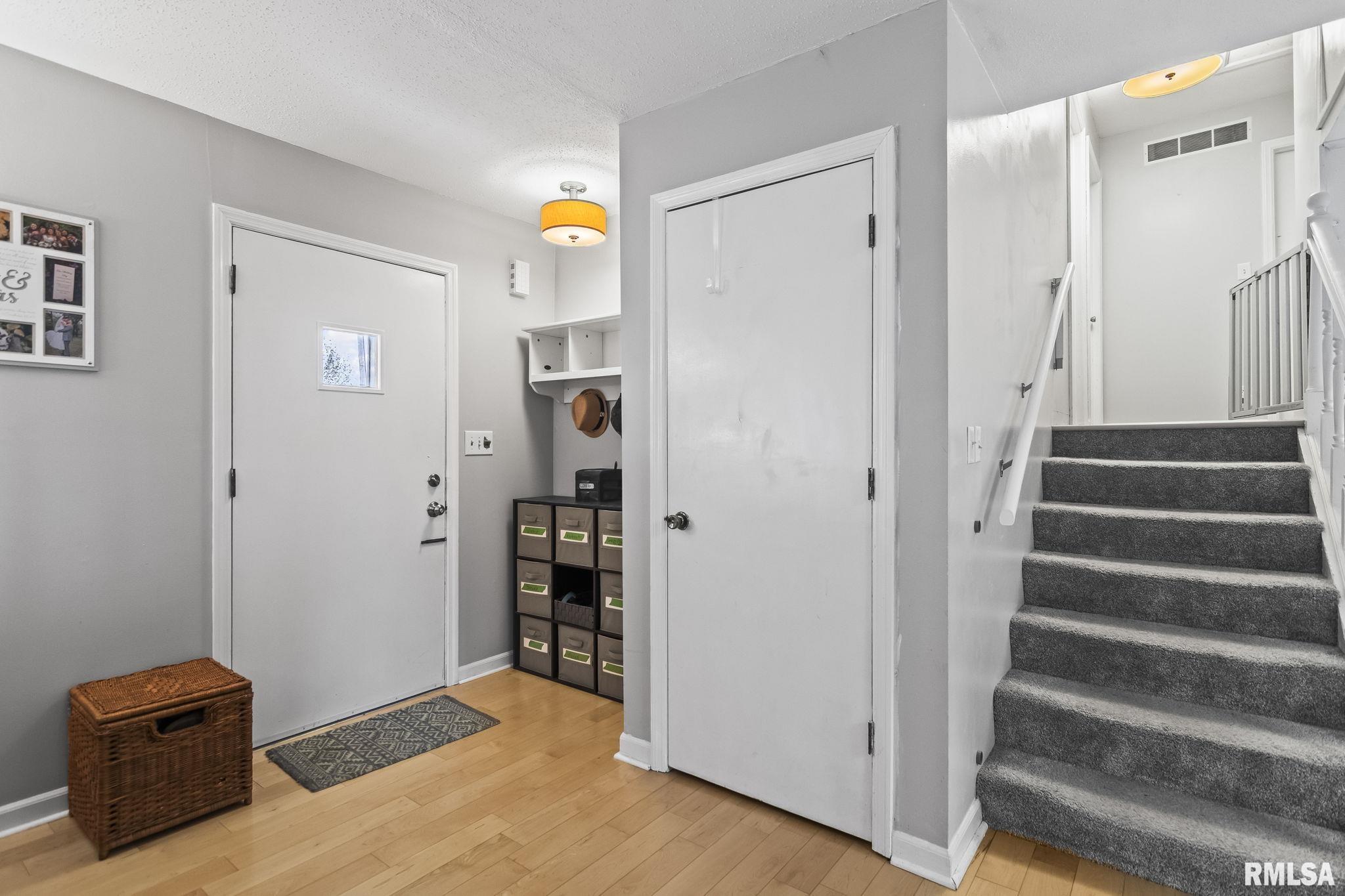 8 Arabian Trail Springfield, IL 62702 - Photo 4 of 37