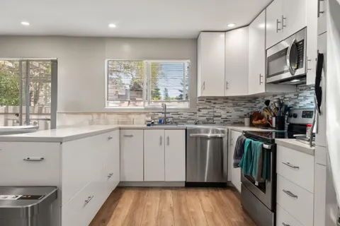 $1,898,000 | 4 Athlone Way, Menlo Park, CA 94025