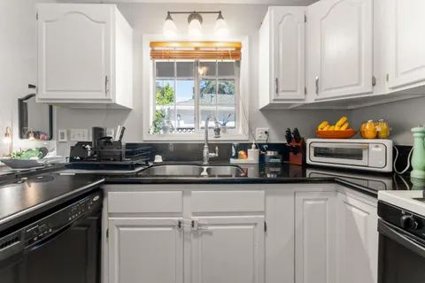 $1,898,000 | 4 Athlone Way, Menlo Park, CA 94025