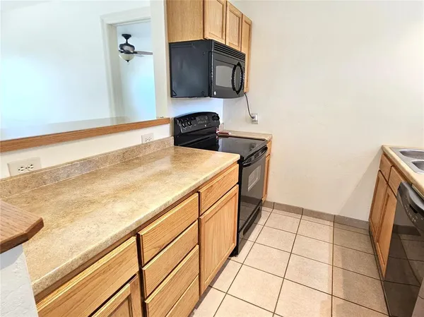 $2,500 | 323 Palmetto Road West, Nokomis, FL 34275