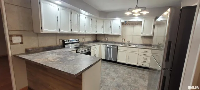 $210,000 | 18065 East Illinois Highway, Opdyke, IL 62872