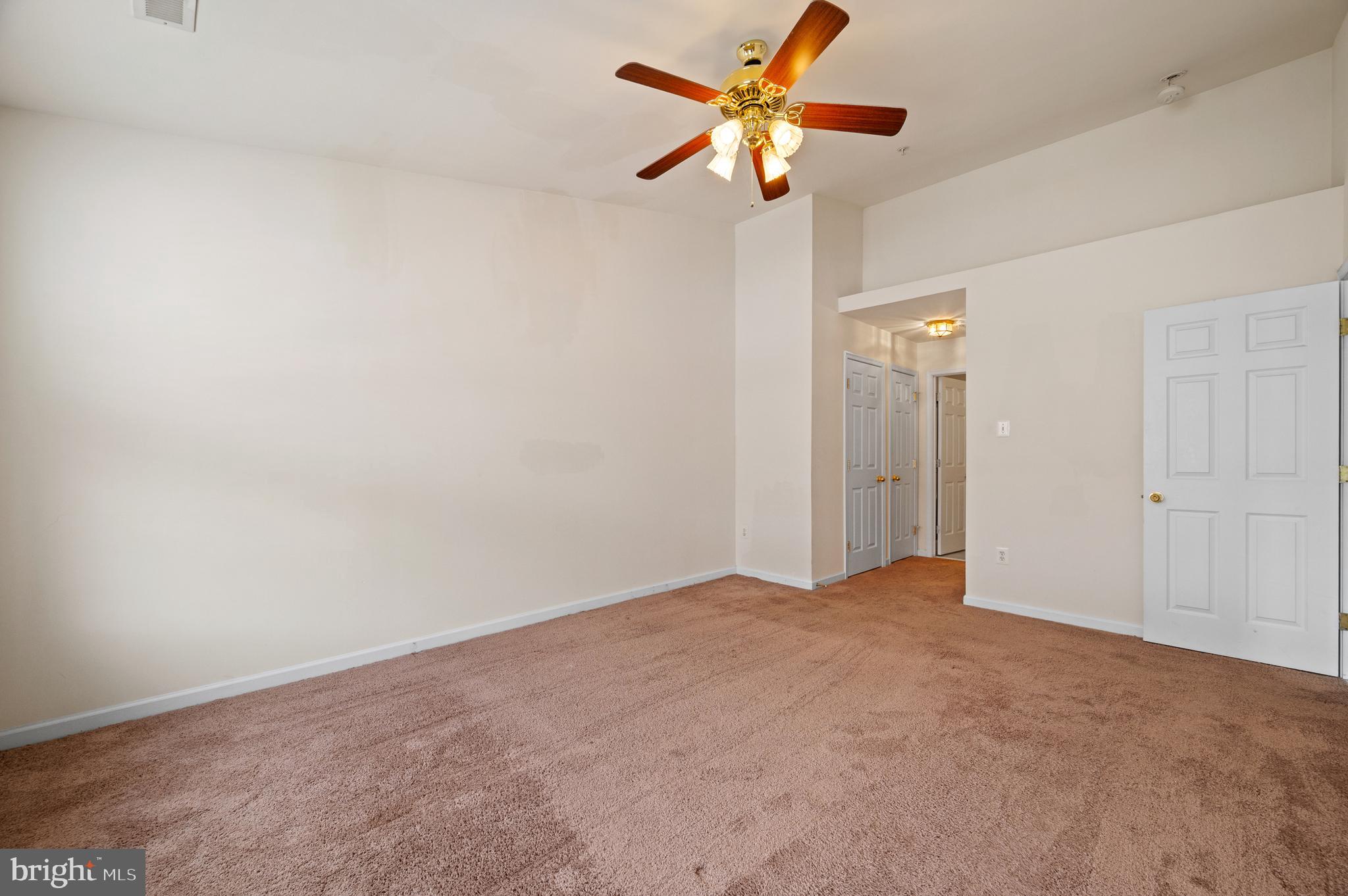 7122 Silverleaf Oak Road, Unit 227 Elkridge, MD 21075 - Photo 30 of 55 an empty room with windows and fan