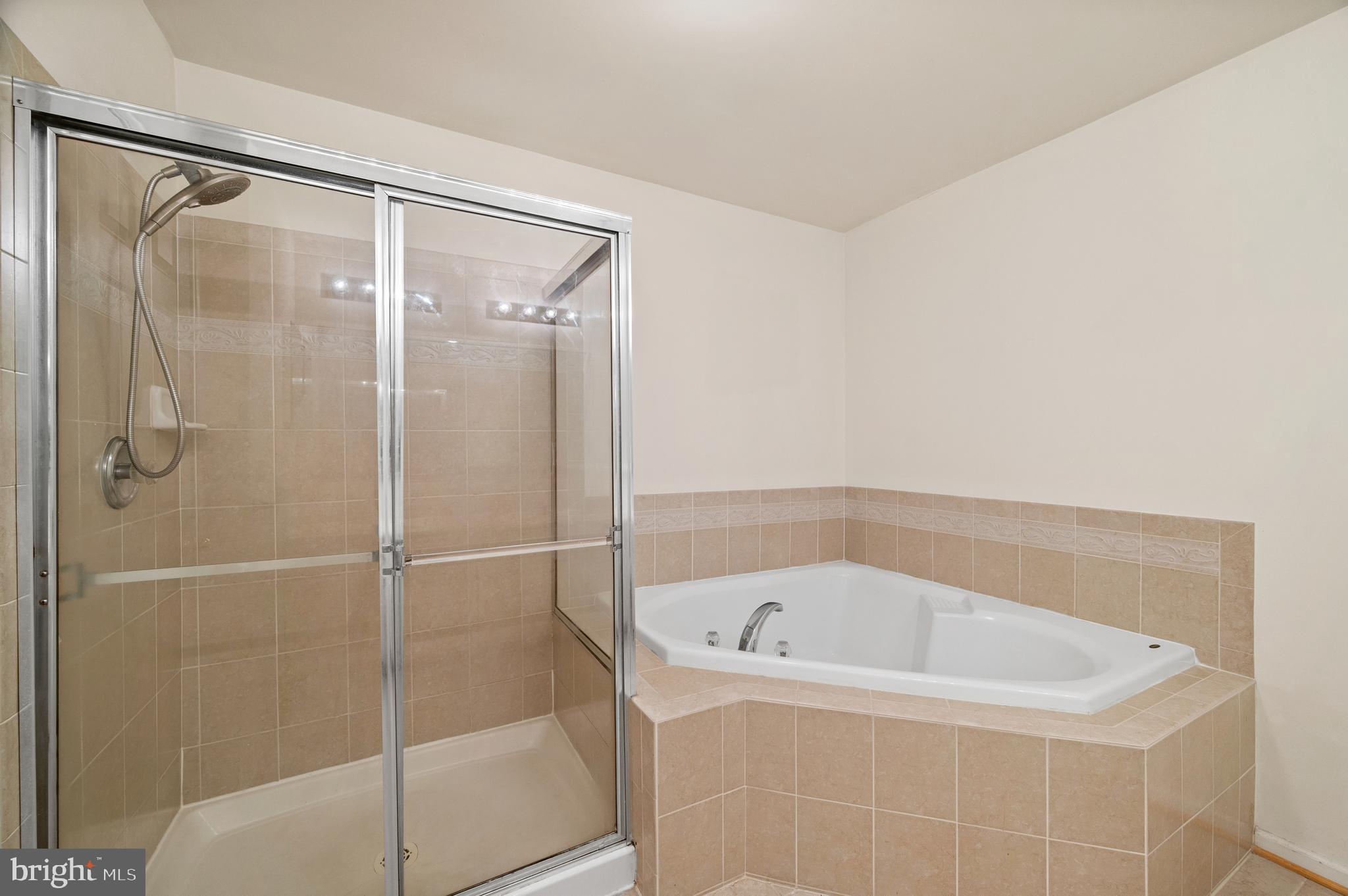 7122 Silverleaf Oak Road, Unit 227 Elkridge, MD 21075 - Photo 31 of 55 a bathroom with a bathtub and shower