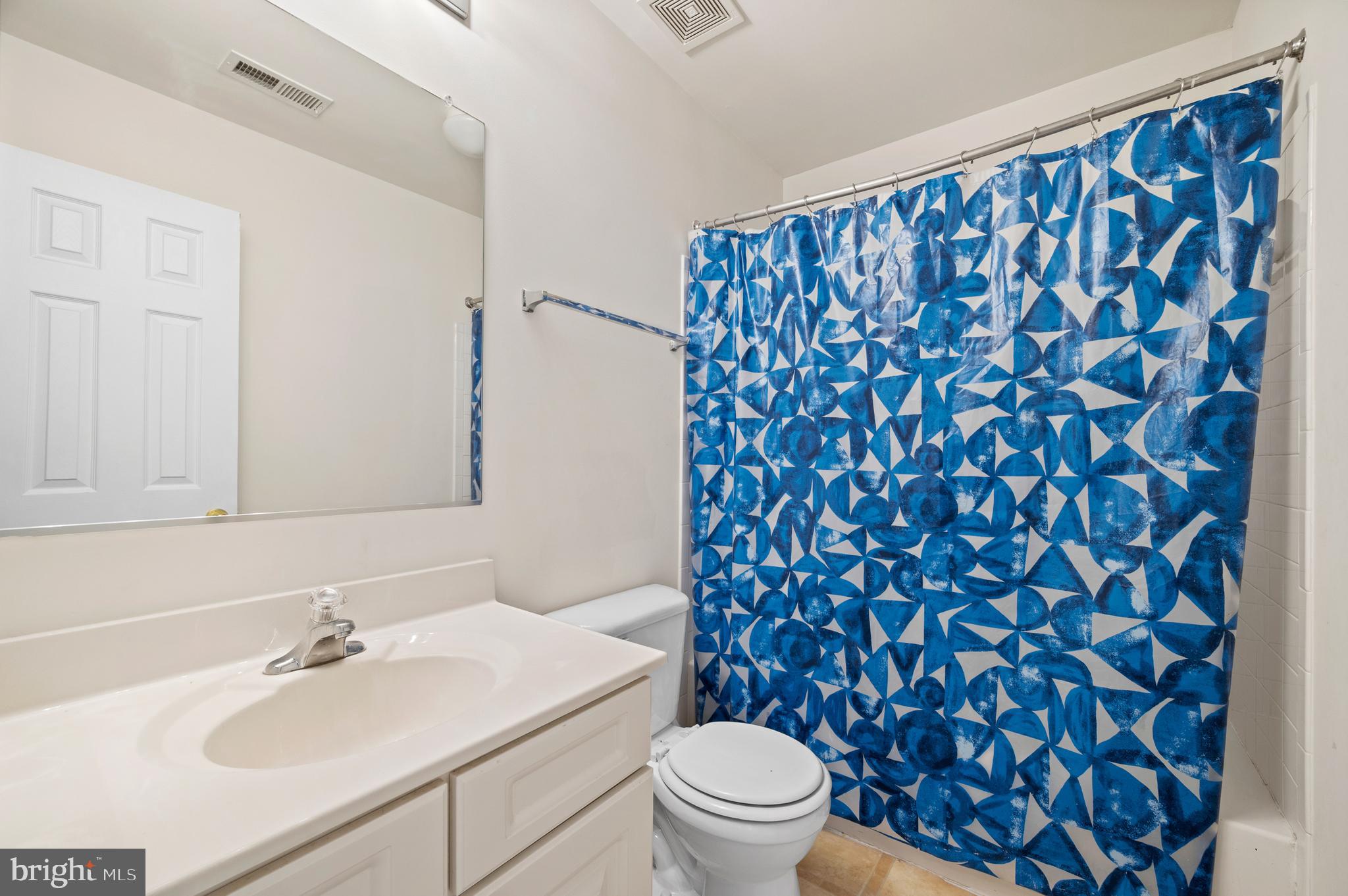 7122 Silverleaf Oak Road, Unit 227 Elkridge, MD 21075 - Photo 35 of 55 a bathroom with a sink toilet and a mirror