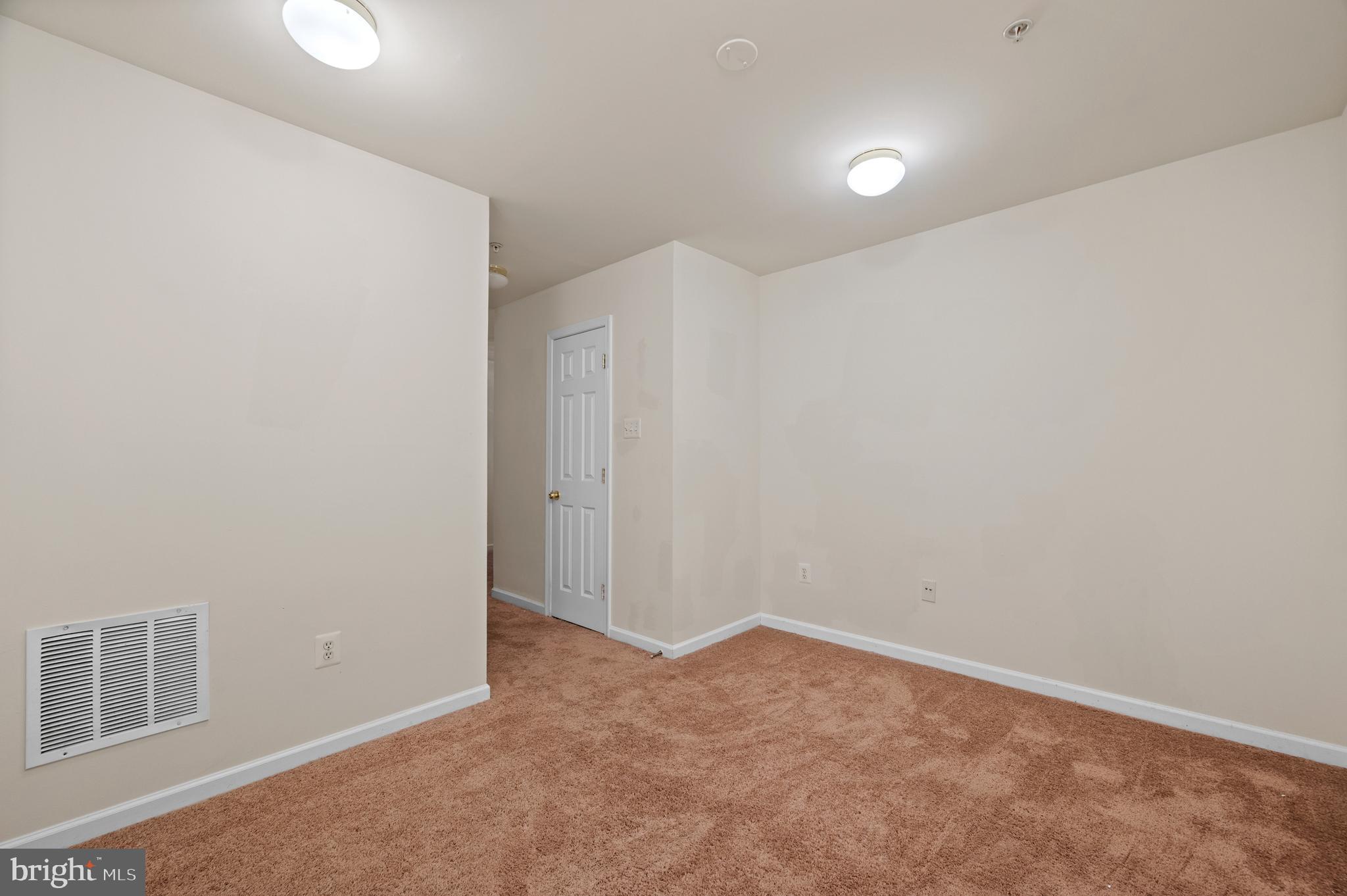 7122 Silverleaf Oak Road, Unit 227 Elkridge, MD 21075 - Photo 37 of 55 a view of an empty room