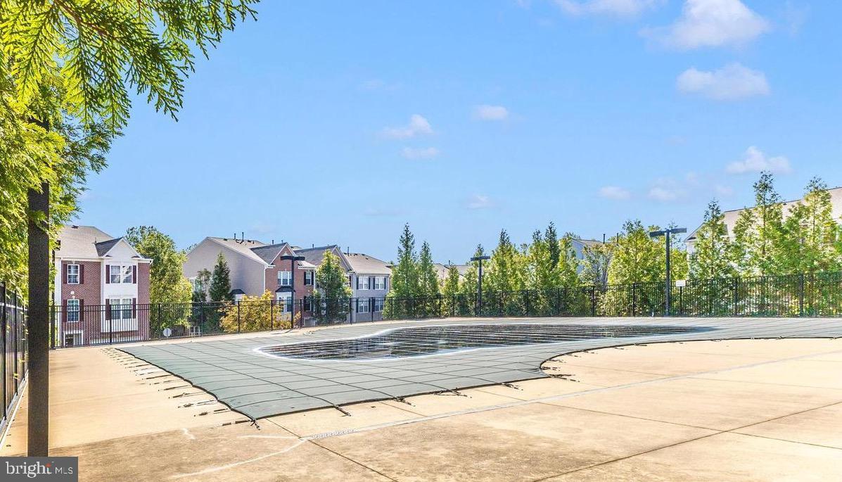 7122 Silverleaf Oak Road, Unit 227 Elkridge, MD 21075 - Photo 46 of 55 a view of a basketball court