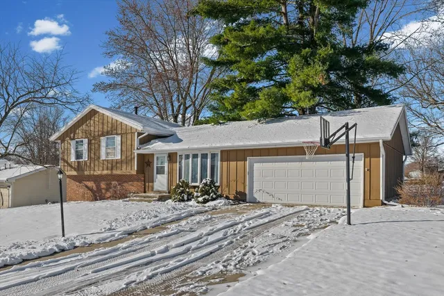 $245,000 | 411 Weathering Drive, Mahomet, IL 61853