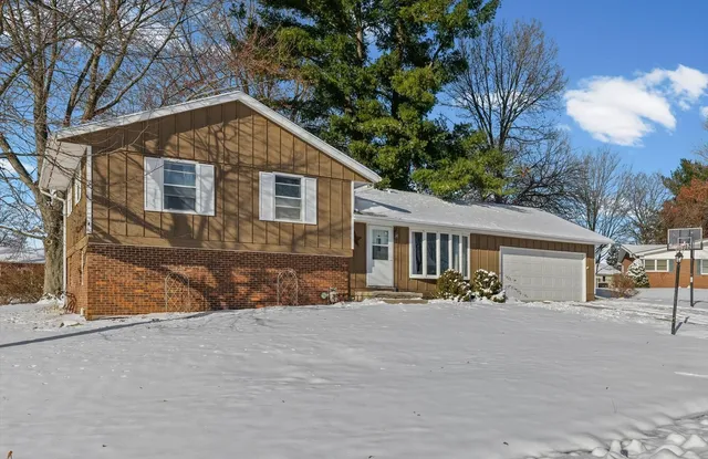 $245,000 | 411 Weathering Drive, Mahomet, IL 61853