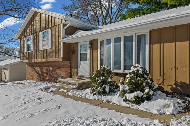 $245,000 | 411 Weathering Drive, Mahomet, IL 61853