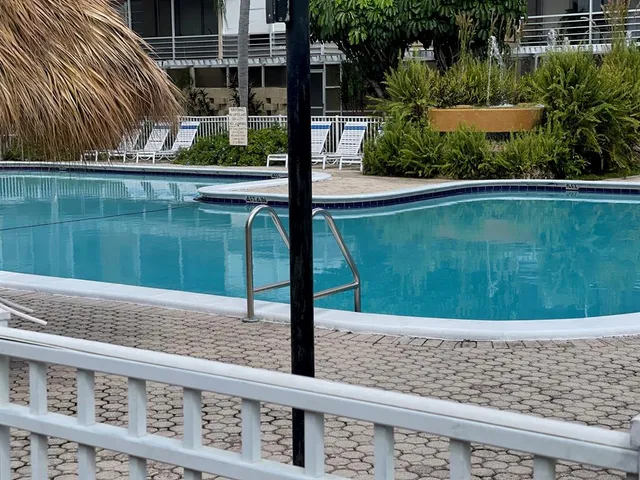a view of a fountain in front of a building