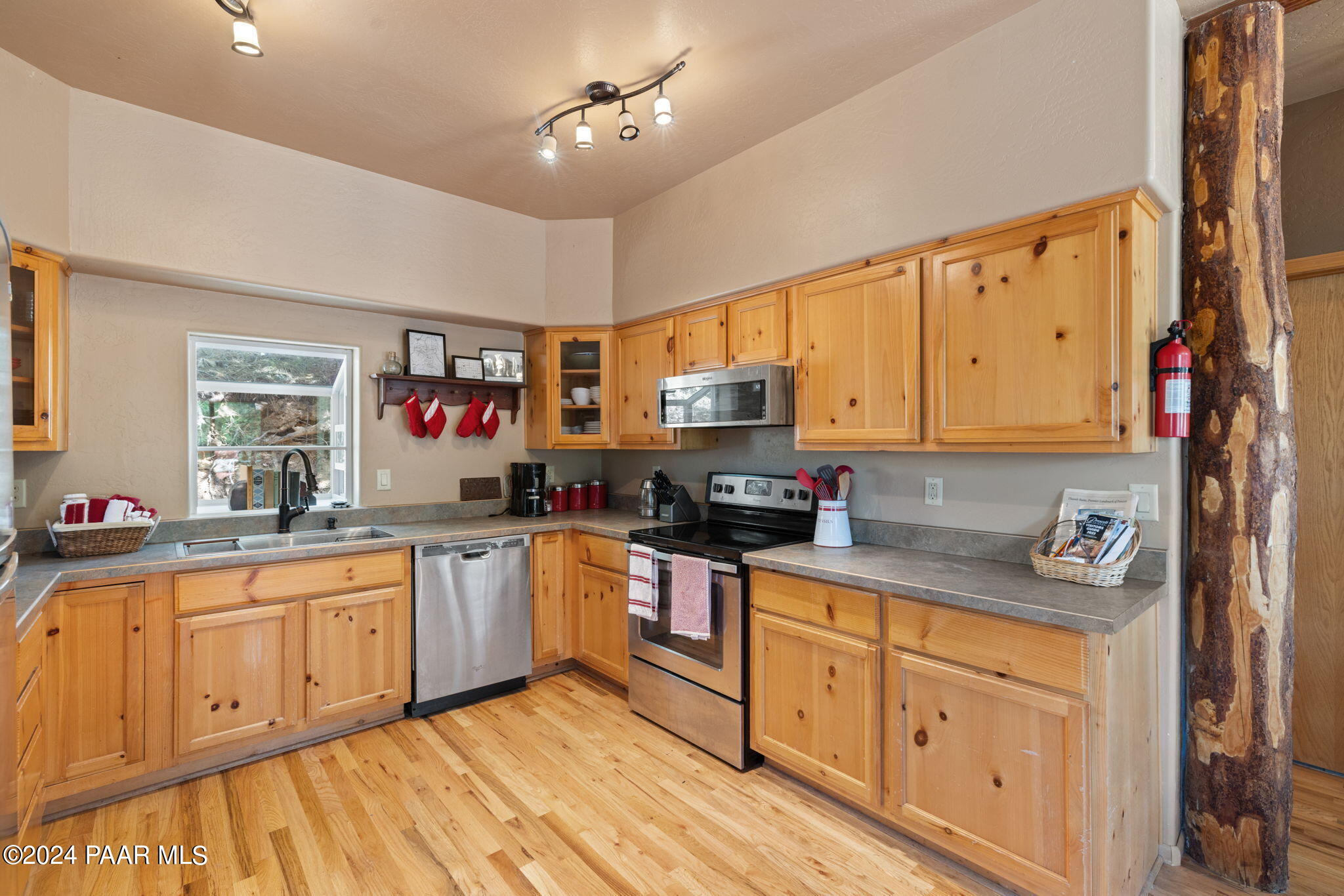 2980 Bluff Road Prescott, AZ 86303 - Photo 9 of 38 17-Kitchen_1