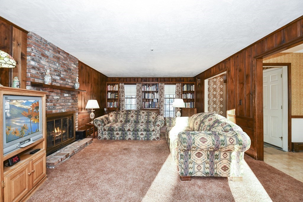 26 Forest Road Acton, MA 01720 - Photo 5 of 37 Gallery Image 5