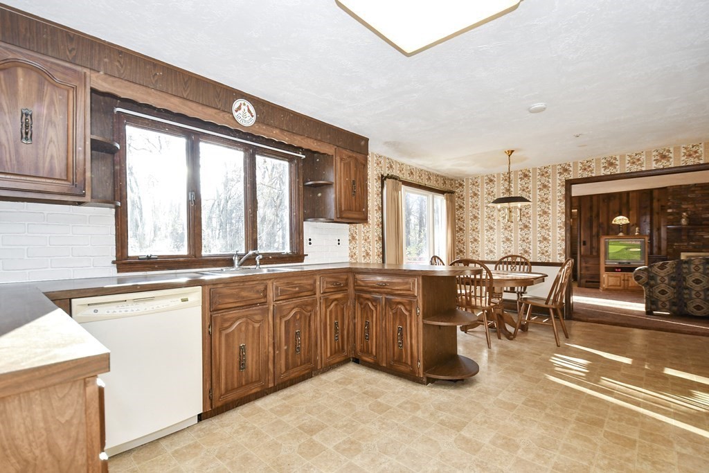 26 Forest Road Acton, MA 01720 - Photo 6 of 37 Gallery Image 6