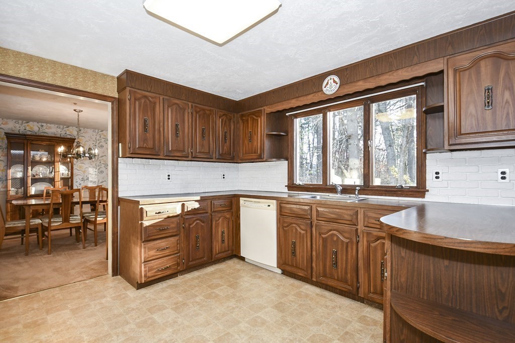 26 Forest Road Acton, MA 01720 - Photo 8 of 37 Gallery Image 8
