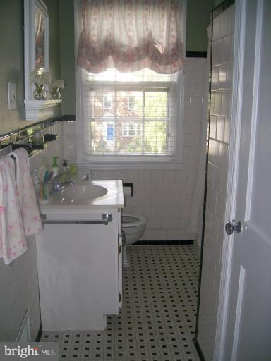 237 Stanmore Road Baltimore, MD 21212 - Photo 7 of 15 Bath #1