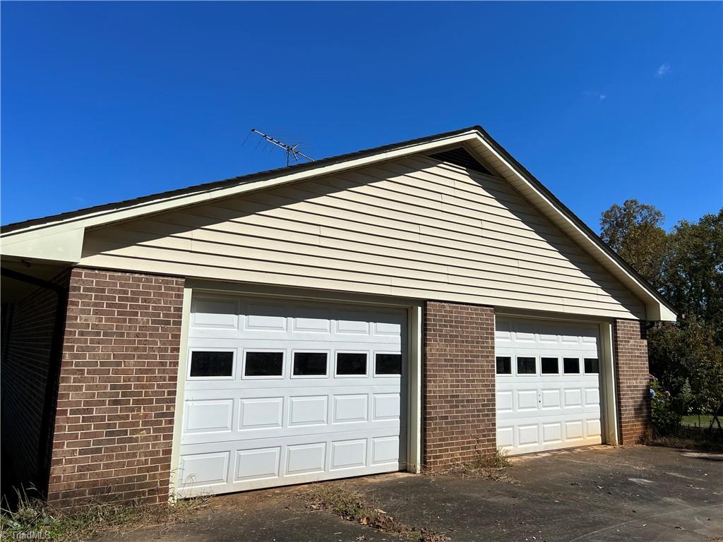 2970 Red Brush Road Mount Airy, NC 27030 - Photo 4 of 23 Gallery Image 4