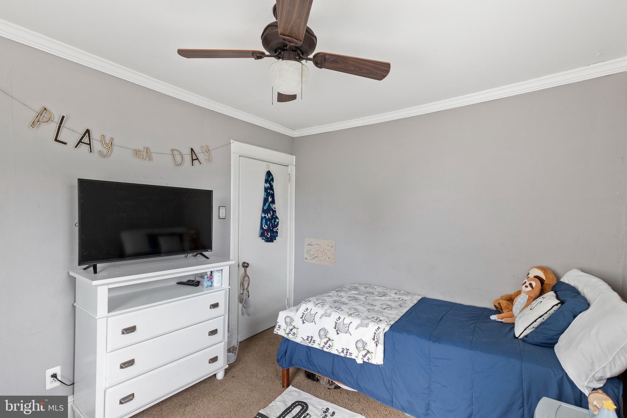 312 South State Road Upper Darby, PA 19082 - Photo 21 of 37 a bedroom with a bed and television