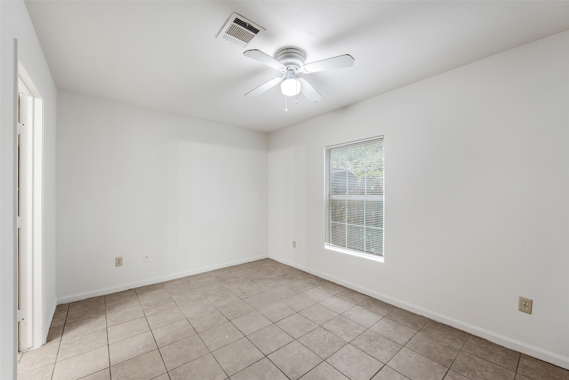 3238 Alabama Street, Unit 2 Houston, TX 77004 - Photo 10 of 15 a view of an empty room with a window
