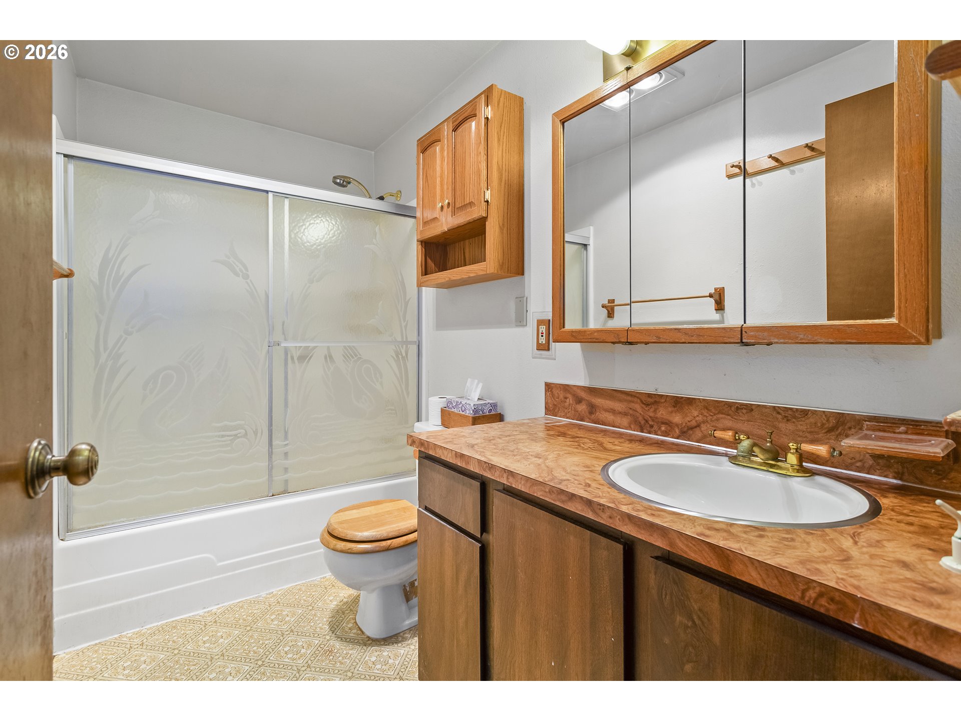 10047 Southwest 25th Avenue Portland, OR 97219 - Photo 12 of 30 Bathroom