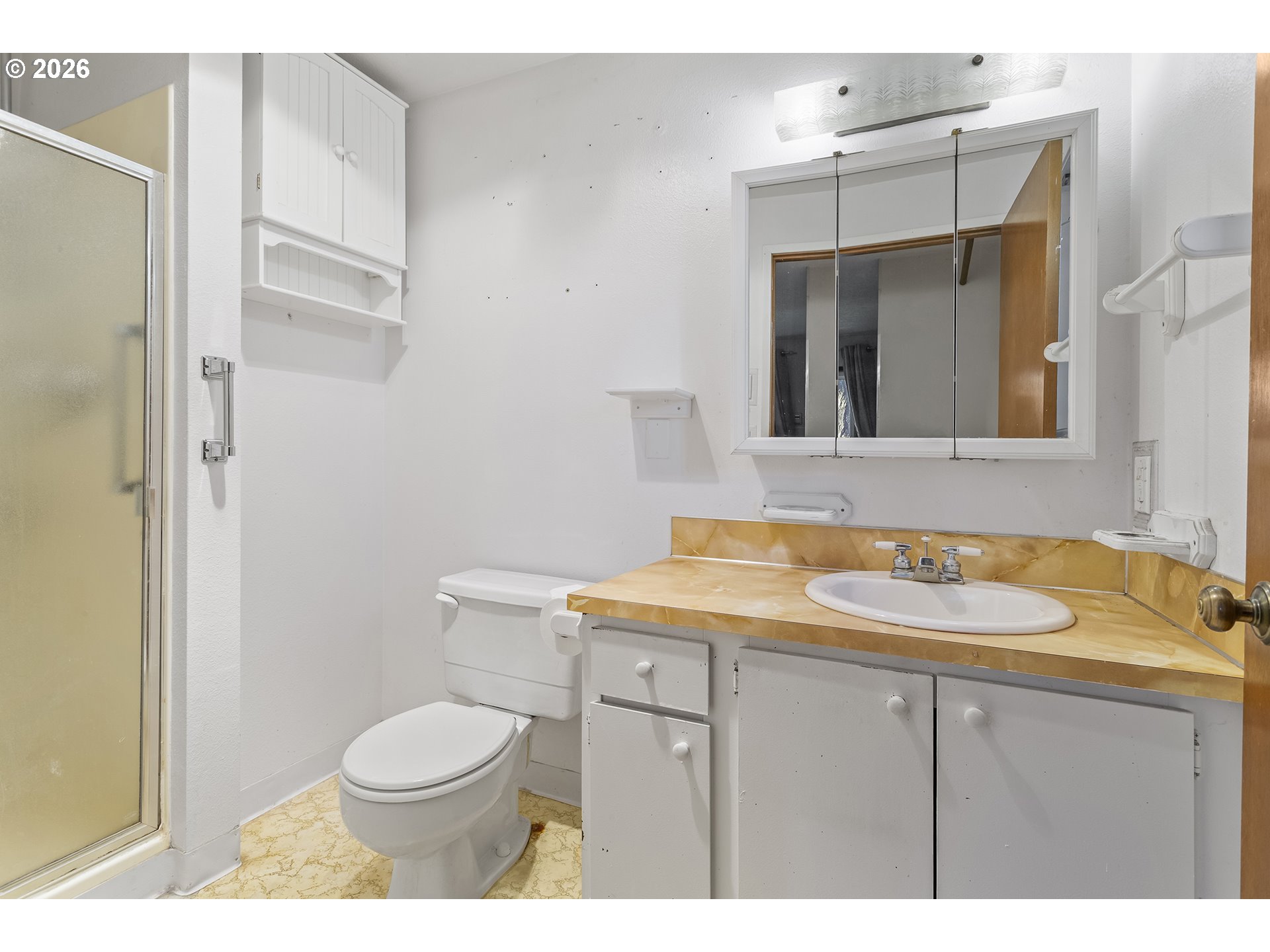 10047 Southwest 25th Avenue Portland, OR 97219 - Photo 15 of 30 Bathroom, Attached