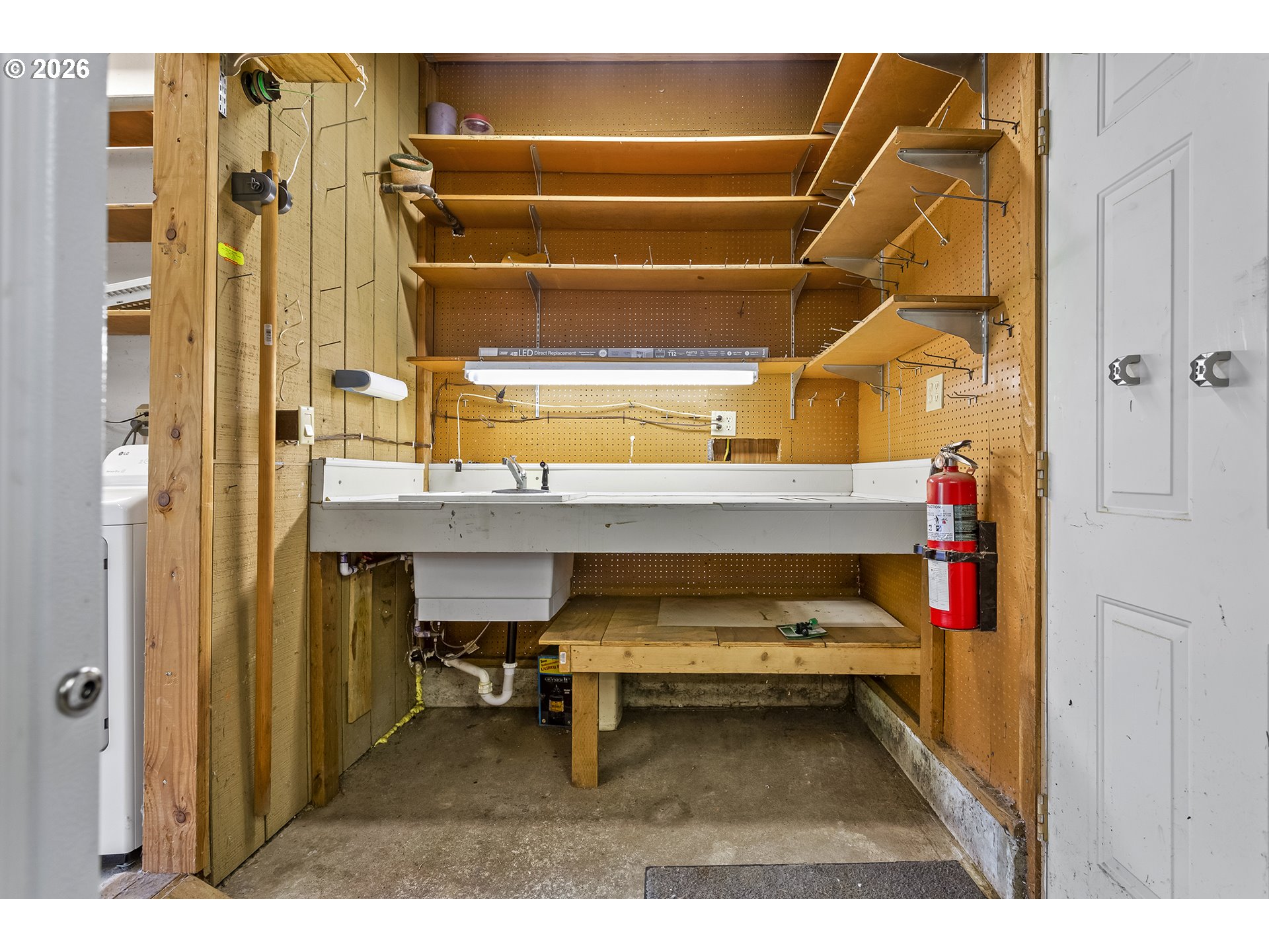 10047 Southwest 25th Avenue Portland, OR 97219 - Photo 29 of 30 Shop