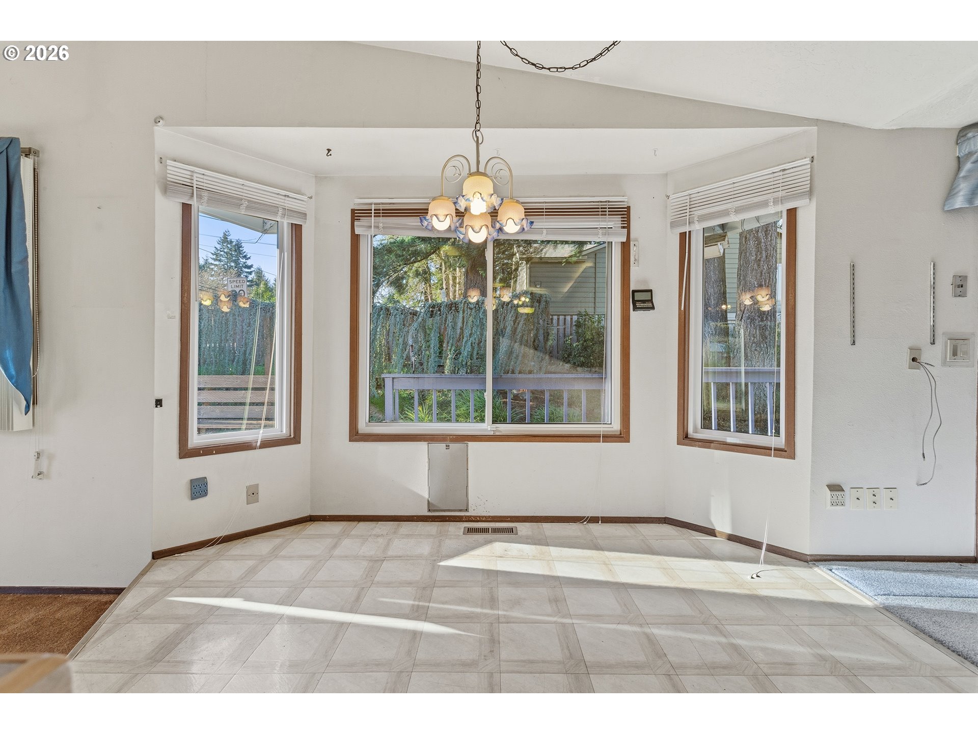 10047 Southwest 25th Avenue Portland, OR 97219 - Photo 6 of 30 Kitchen/Dining Room