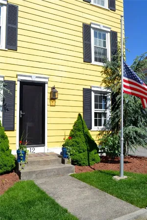 $1,750 | 12 Third School Street, Unit 3, Bristol, RI 02809