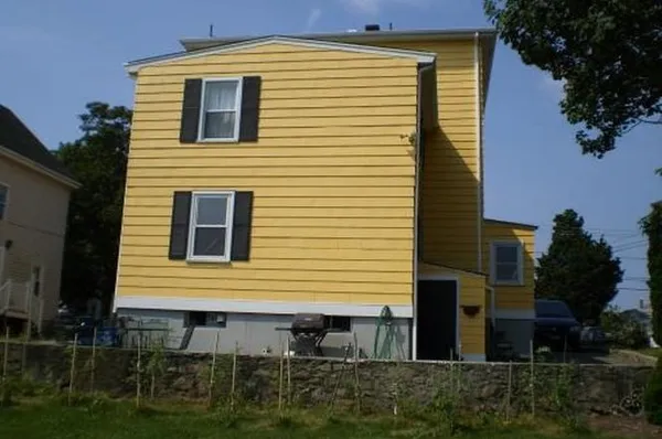 $1,750 | 12 Third School Street, Unit 3, Bristol, RI 02809