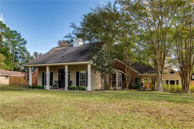 $290,000 | 1521 East Medalist Road, Pineville, LA 71360