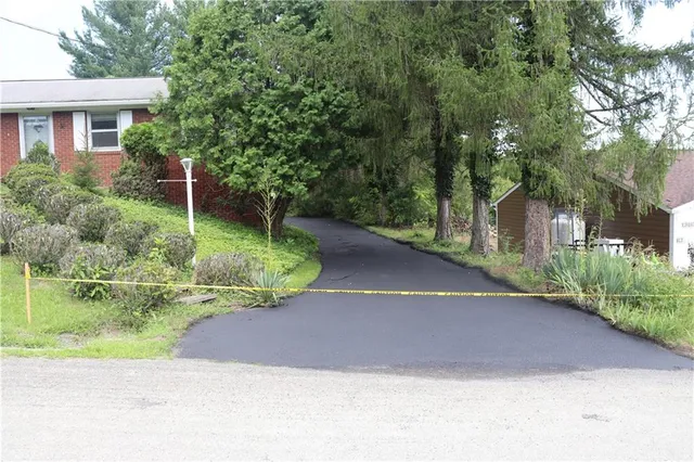 a view of a back yard