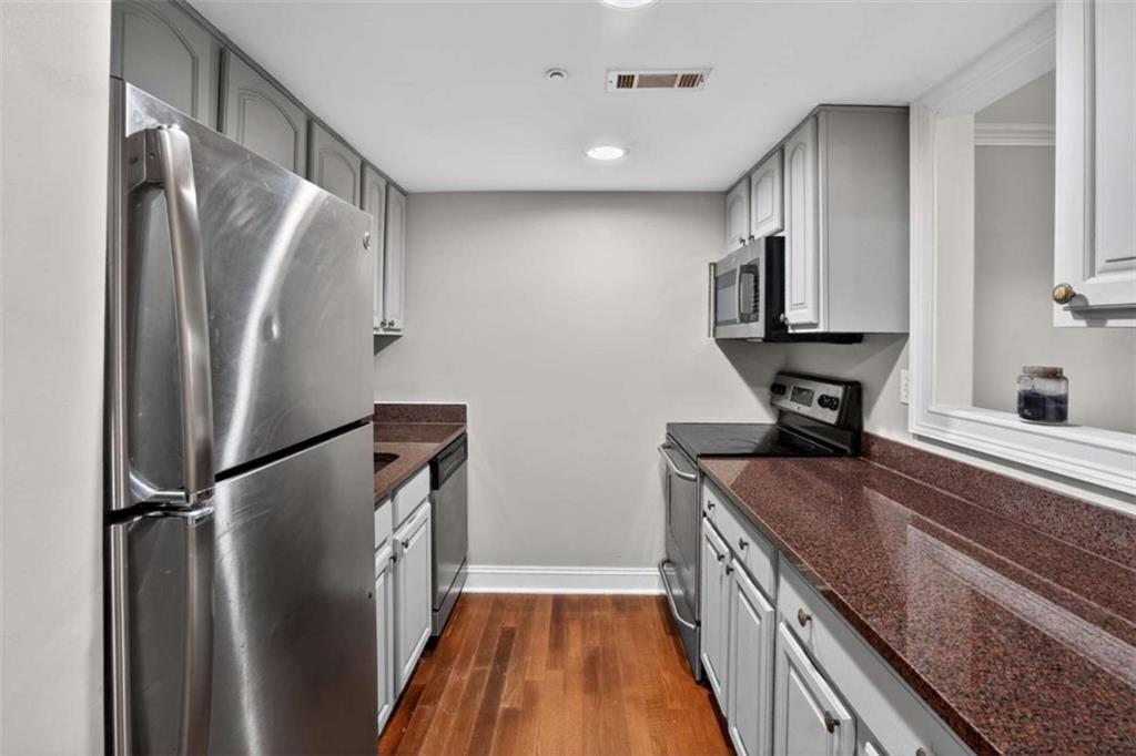 145 Rondak Circle Smyrna, GA 30080 - Photo 9 of 32