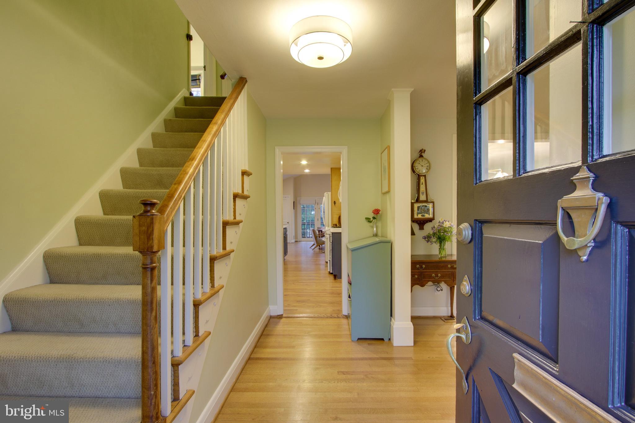 417 Alabama Road Baltimore, MD 21204 - Photo 3 of 47 First floor foyer.