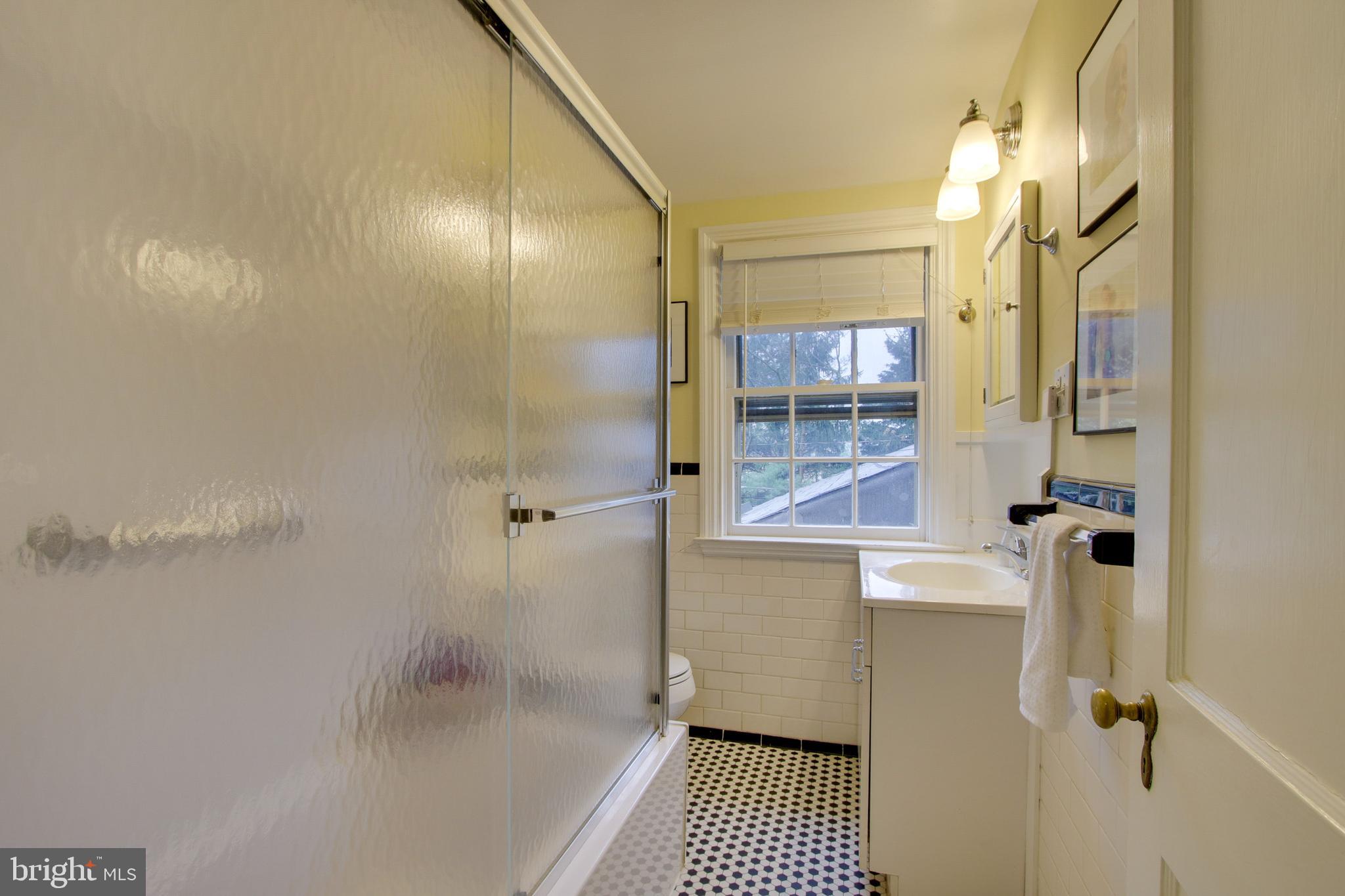 417 Alabama Road Baltimore, MD 21204 - Photo 29 of 47 Hall bath on second level.