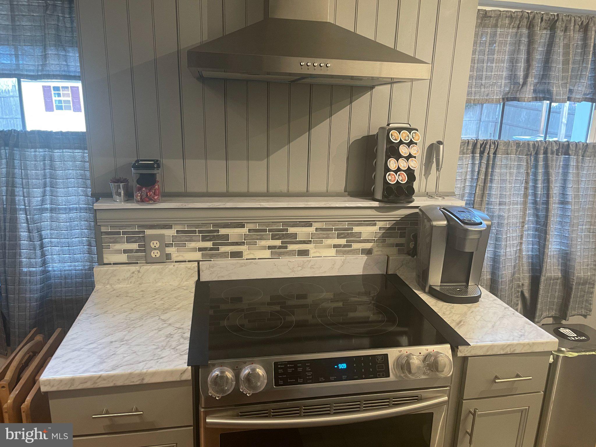 15 Rieve Avenue New Castle, DE 19720 - Photo 3 of 4 a stove top oven sitting inside of a kitchen