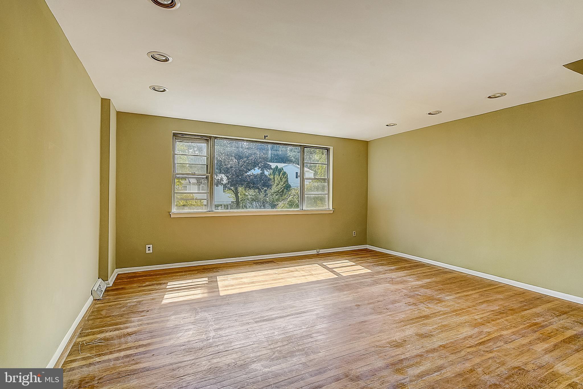 205 Juniper Road Havertown, PA 19083 - Photo 3 of 33 Gallery Image 3