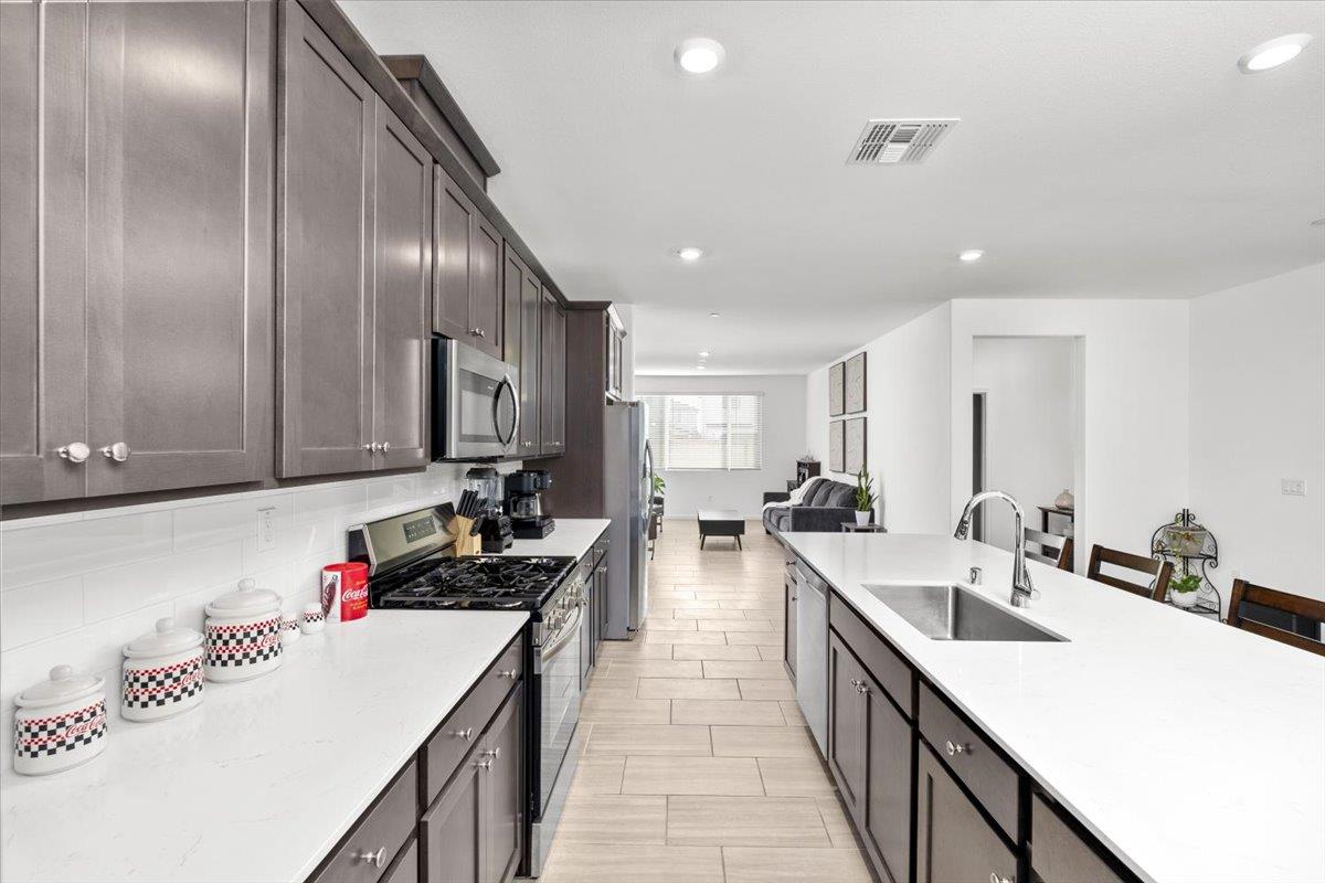 8808 Irondequoit Way Sacramento, CA 95829 - Photo 12 of 28