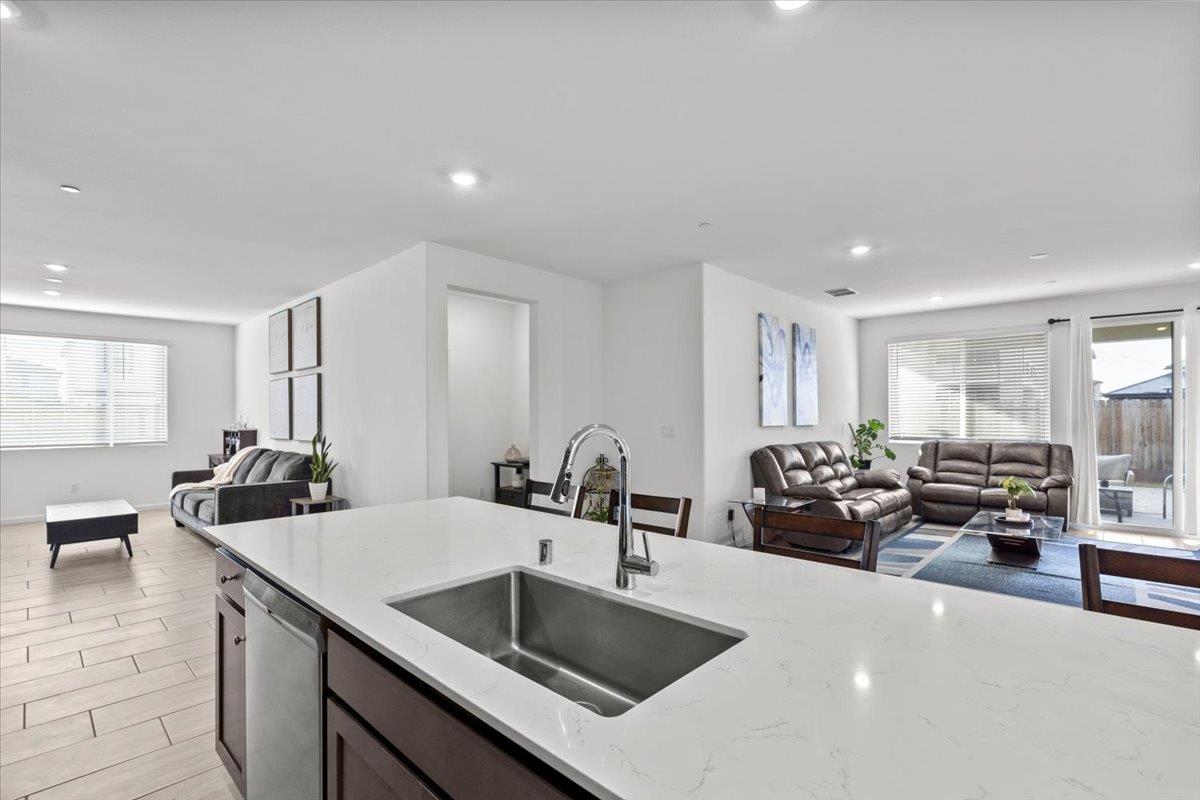 8808 Irondequoit Way Sacramento, CA 95829 - Photo 13 of 28