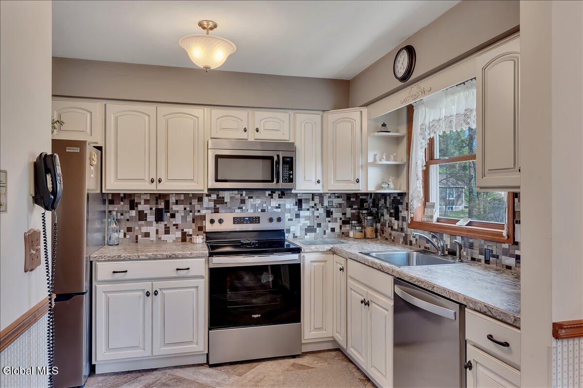 181 Jones Road Wilton, NY 12866 - Photo 11 of 44 11-P1840569