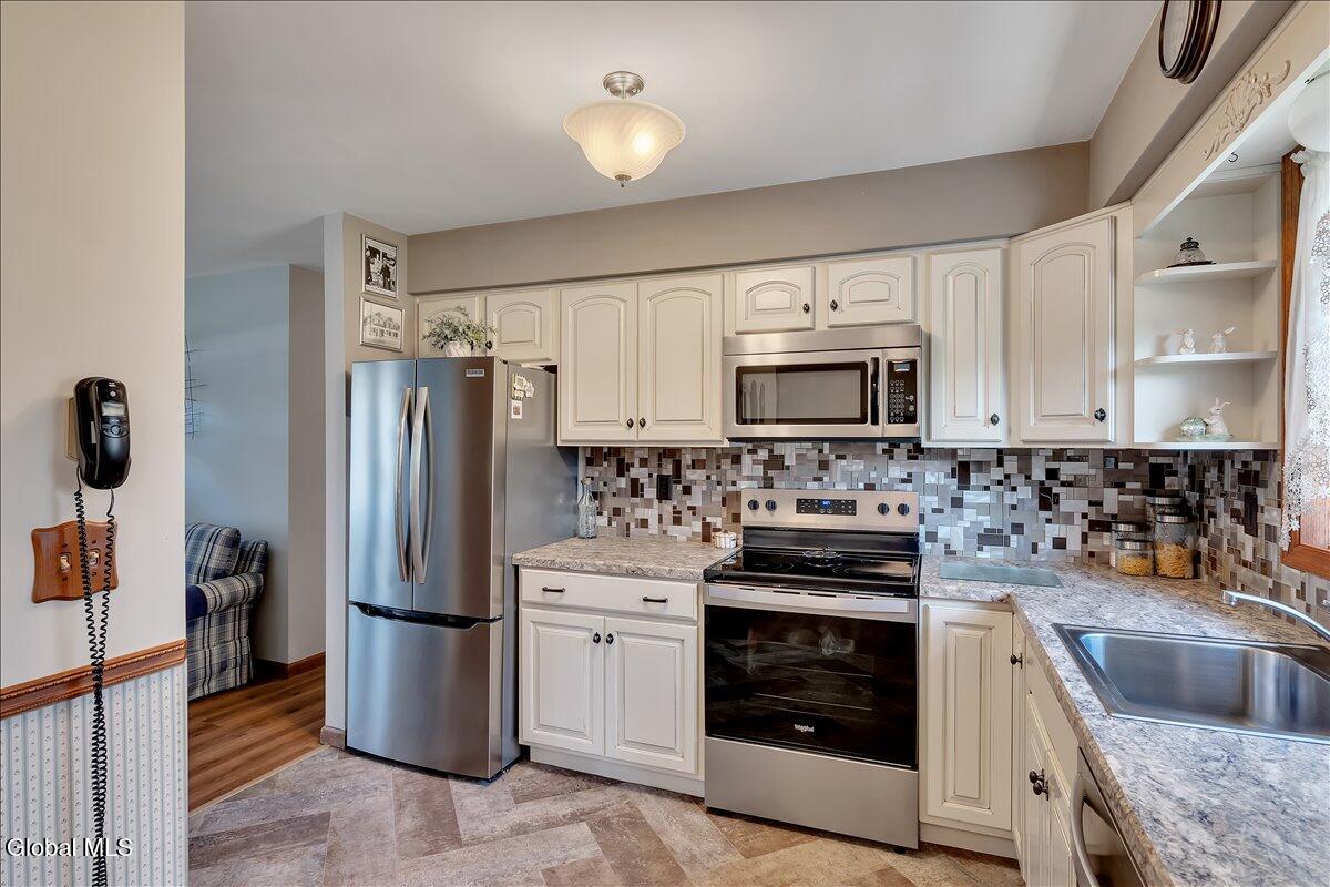 181 Jones Road Wilton, NY 12866 - Photo 12 of 44 12-P1840575