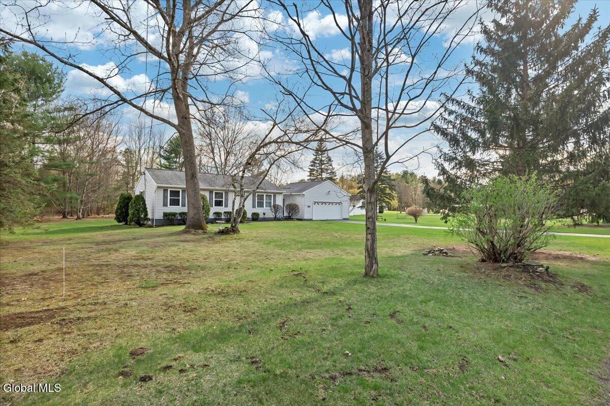 181 Jones Road Wilton, NY 12866 - Photo 4 of 44 04-P1840449