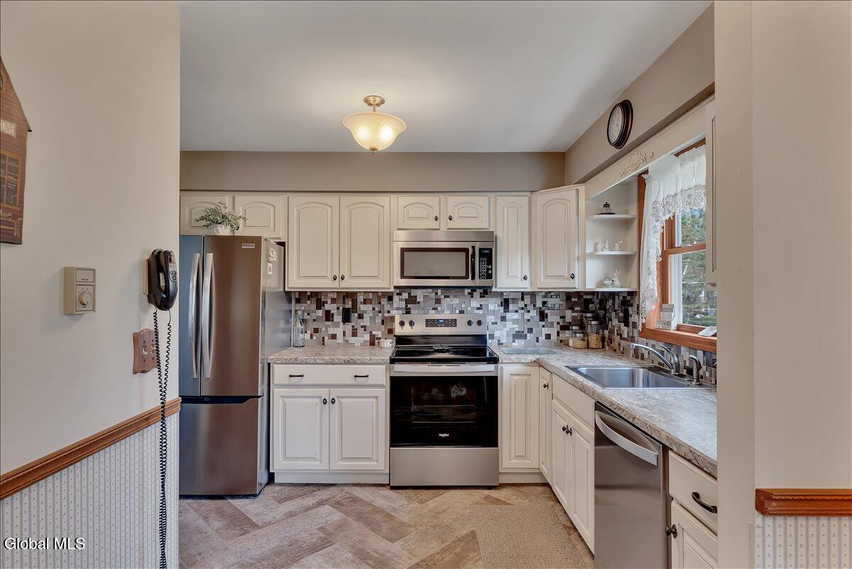 181 Jones Road Wilton, NY 12866 - Photo 10 of 44 10-P1840562