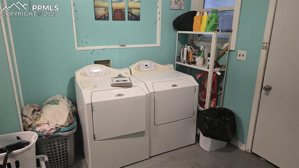 414 Seventh Street Hugo, CO 80821 - Photo 25 of 30 a utility room with dryer and washer