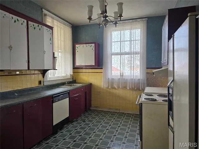 $184,900 | 232 South Walnut Street, Dexter, MO 63841