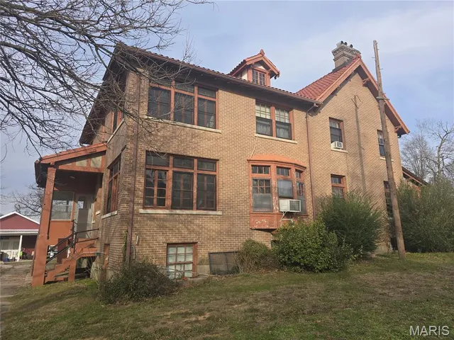 $184,900 | 232 South Walnut Street, Dexter, MO 63841