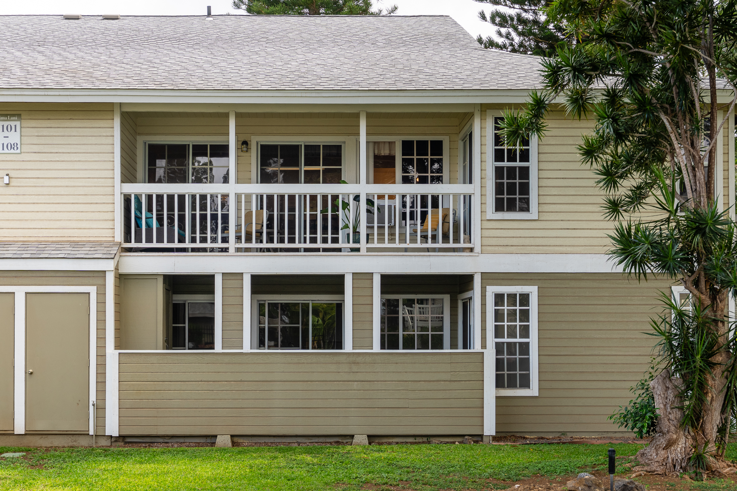 68-3883 Lua Kula Street, Unit 2106 Waikoloa, HI 96738 - Photo 13 of 13 a view of a brick house with a yard