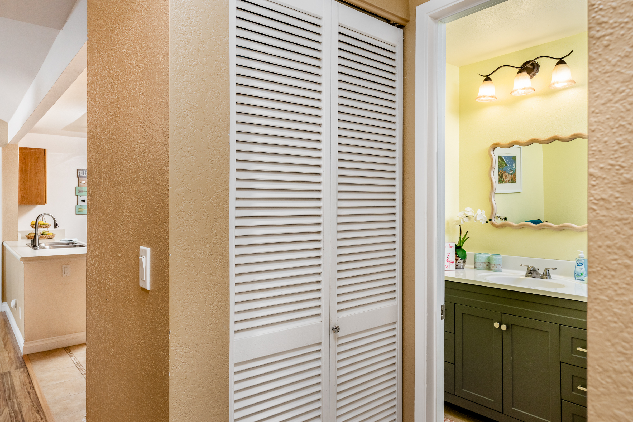 68-3883 Lua Kula Street, Unit 2106 Waikoloa, HI 96738 - Photo 9 of 13 a bathroom with a sink and a mirror