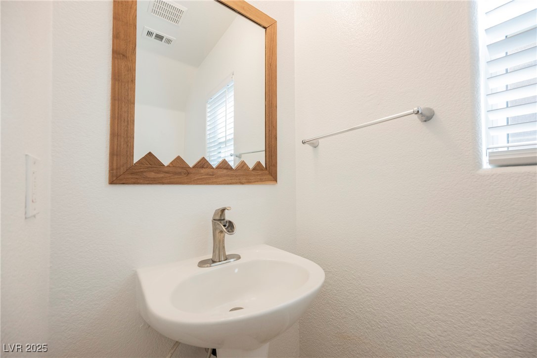 1161 Gecko Road Henderson, NV 89002 - Photo 30 of 54 Bathroom with a sink