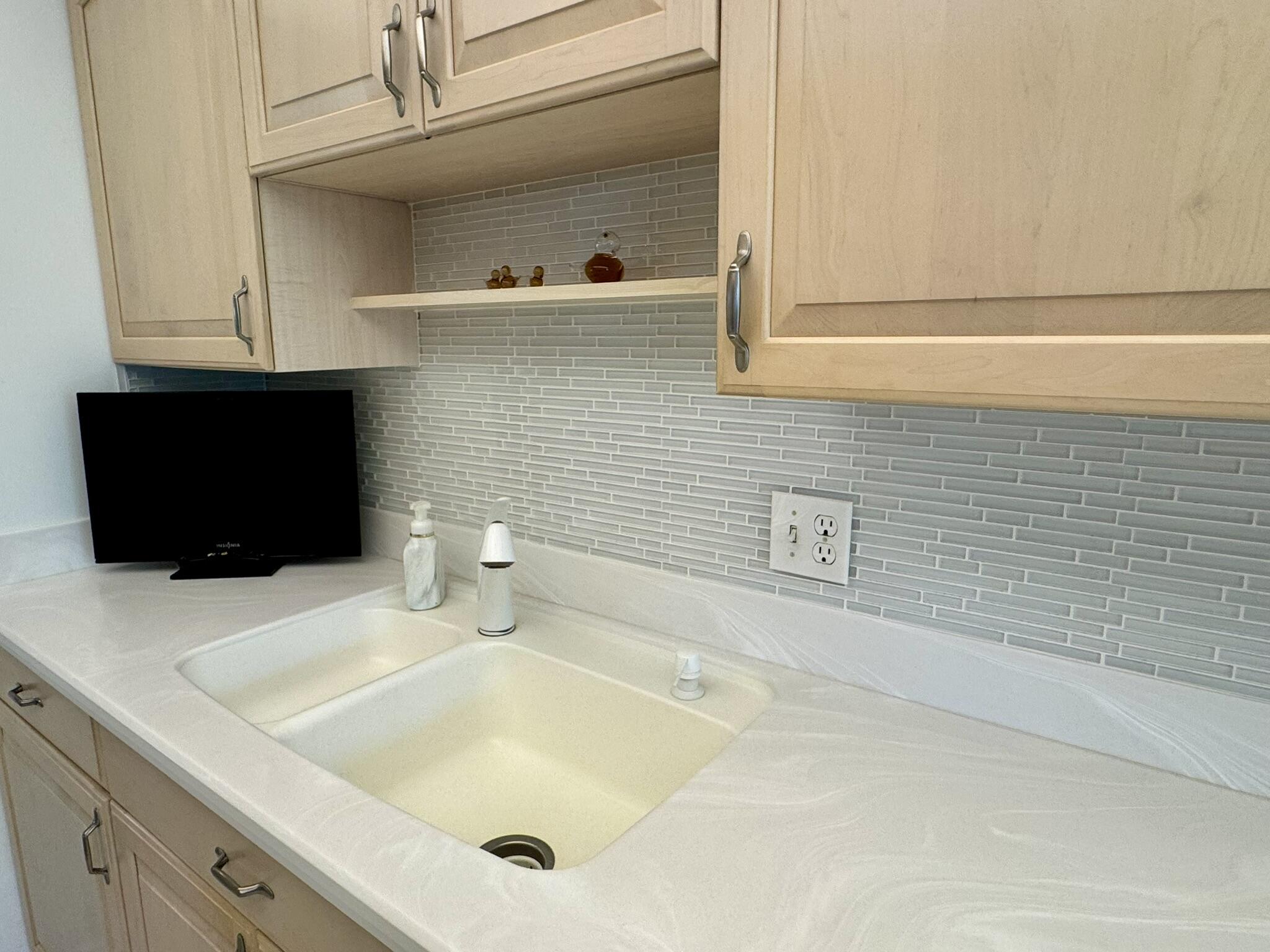 799 Jeffery Street, Unit 4100 Boca Raton, FL 33487 - Photo 9 of 43 Kitchen Close up